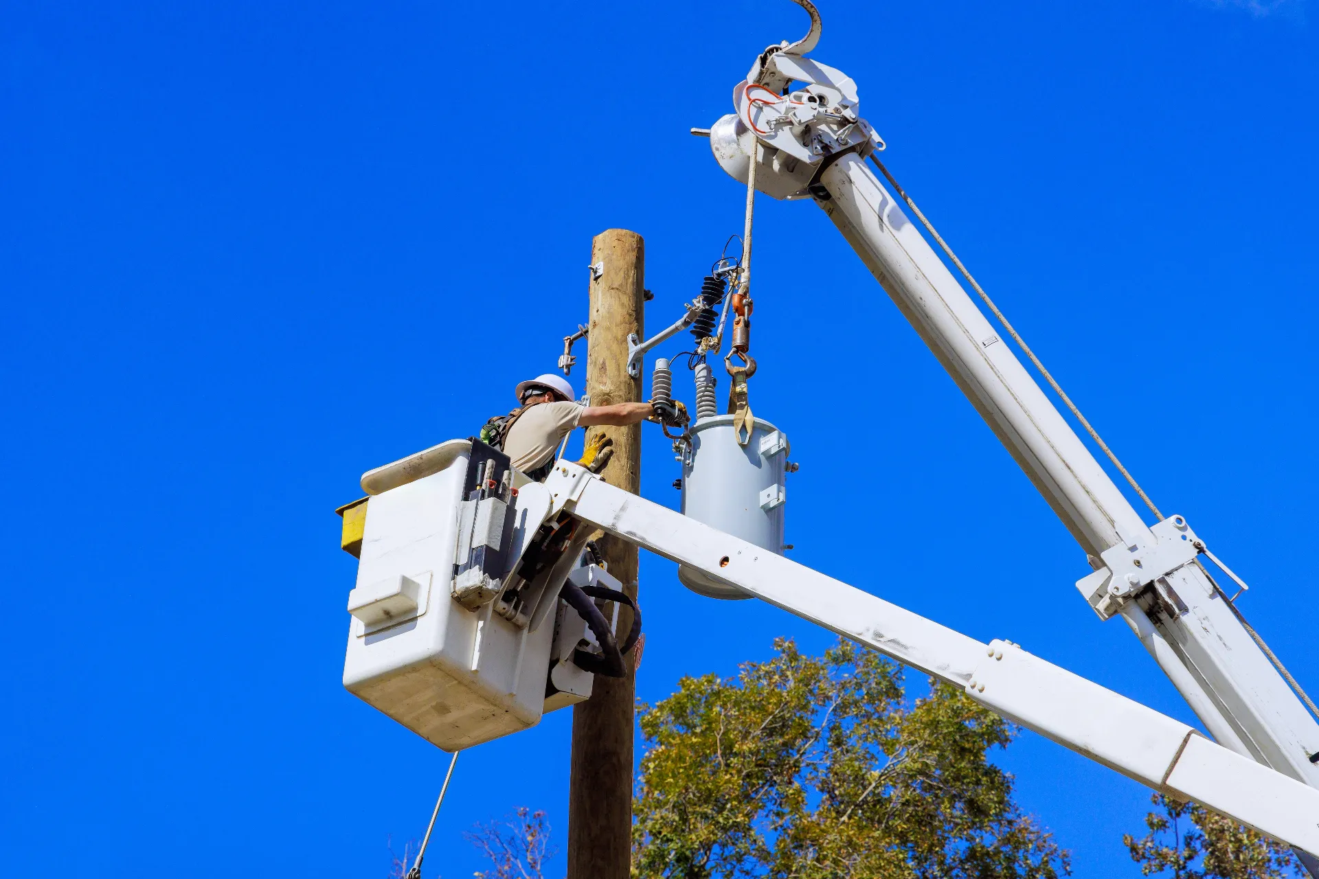 Power Utility Using Ropes Utility Ropes | HMPE Ropes for Power Lines & Infrastructure | HMPE ...